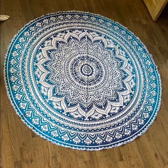 NWOT Round Beach Towel - Picture 1 of 1